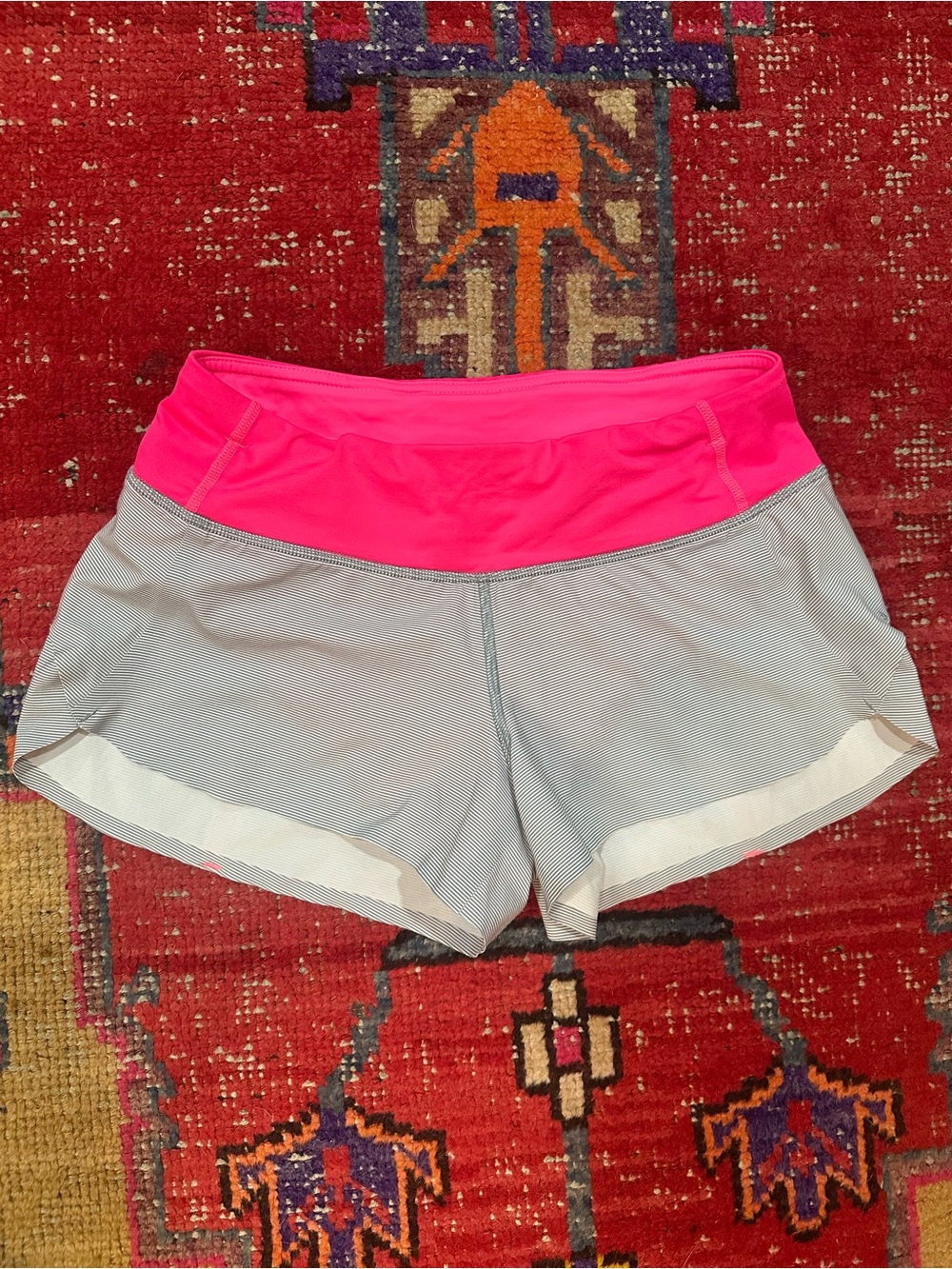LULULEMON neon pink and grey striped hotty hot shorts sz 2